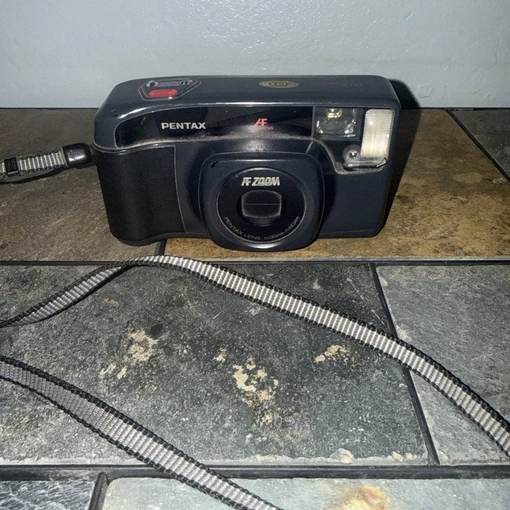 Pentax IQZoom 60 35mm Point & Shoot Auto Focus Film Camera Black Untested